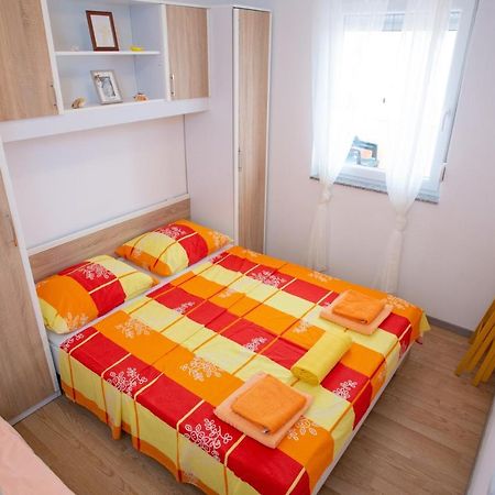 Apartment Tara With Pool Povljana Exterior photo