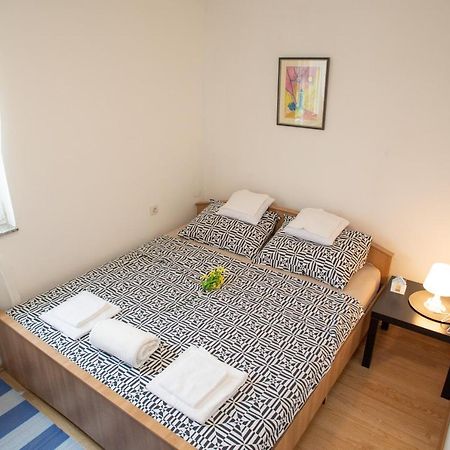 Apartment Tara With Pool Povljana Exterior photo